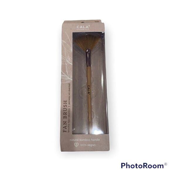 Cala Fan Makeup Bamboo Brush NEW NWT - Picture 1 of 4